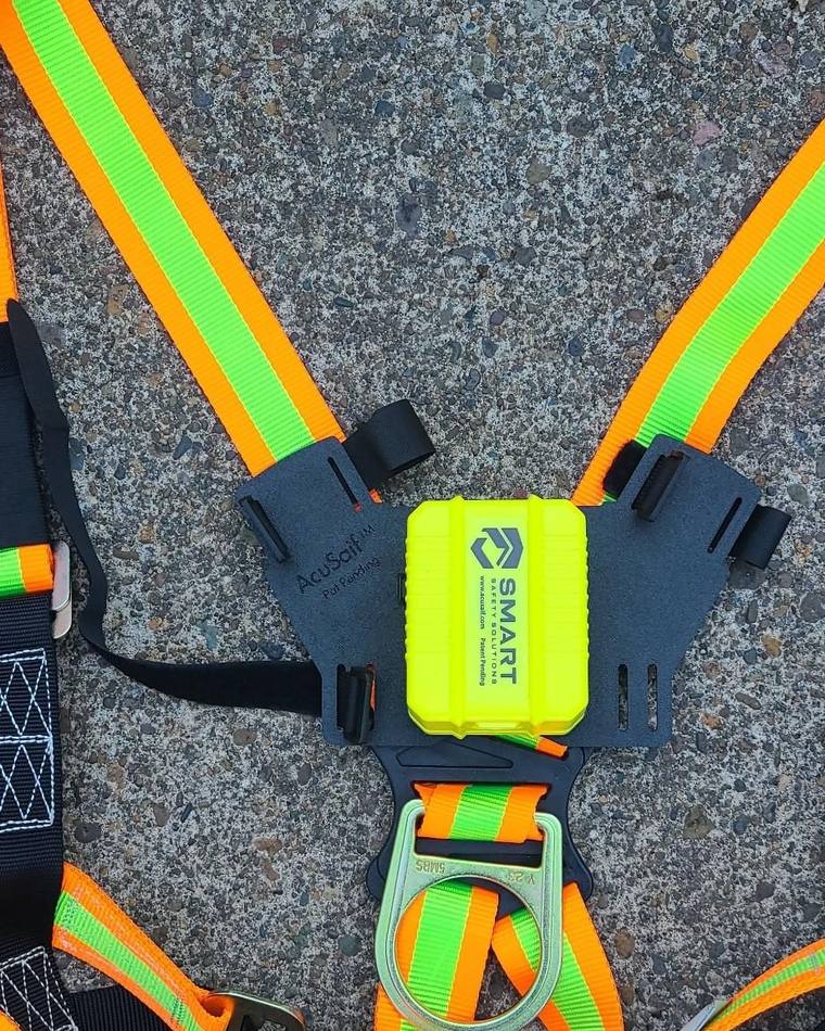 Camera mounting plate strapped to the center webbing directly above the D-ring